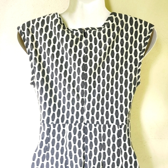 Taylor Fit & Flair  Gray & White Print Dress Size 2 - Picture 10 of 11